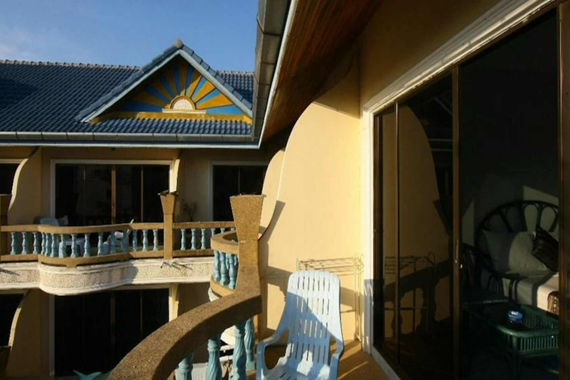 Patong Sunbeach Mansion Exteriör bild