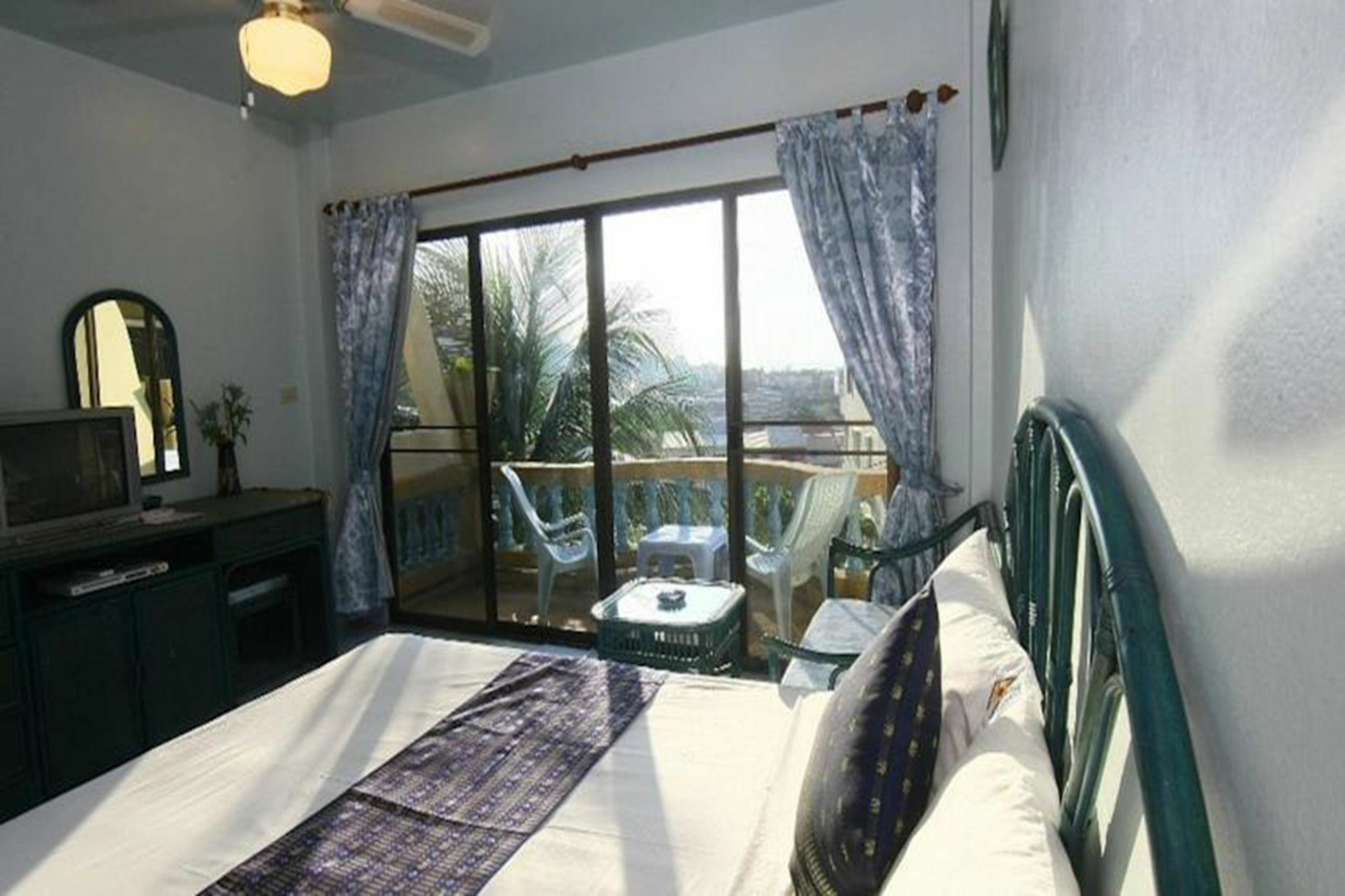 Patong Sunbeach Mansion Exteriör bild